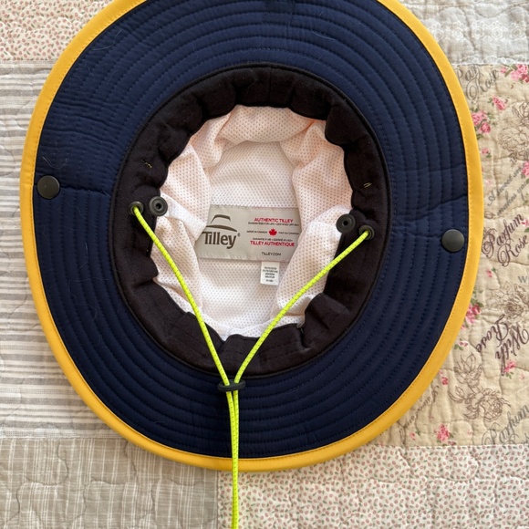 Tilley bucket hat, adjustable cord, model TWS1 7 1/8 - Picture 2 of 4